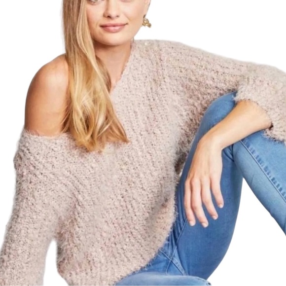 POL Sweaters - Anthropologie POL Blush Pink Off Shoulder Fuzzy Oversized Sweater Size Small